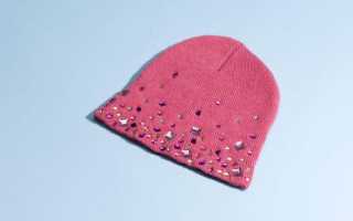 Как украсить вязаную шапку своими руками бусинами